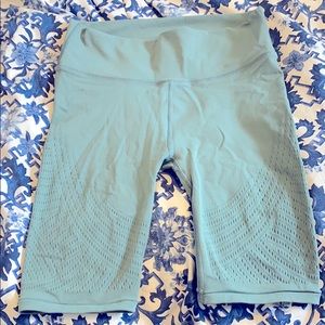 Lulu lemon Teal biker shorts with texture